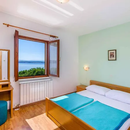 One-bedroom 6 *