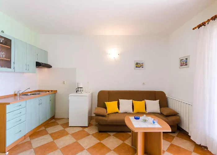 One-bedroom 6 *