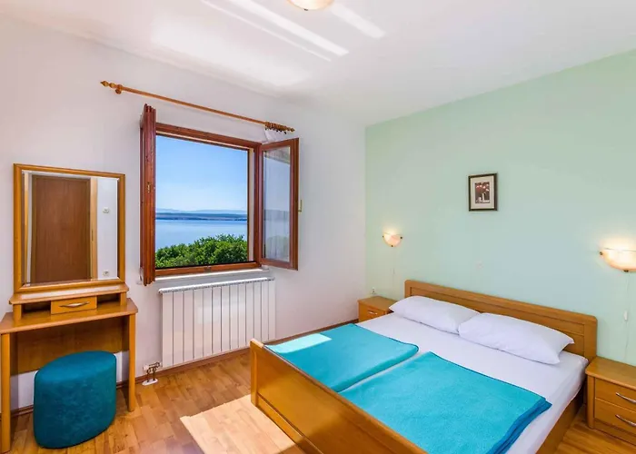 One-bedroom 6 *